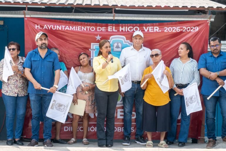 Arranca Mary Martínez millonaria rehabilitación de calle frente a la Clínica del IMSS en El Higo