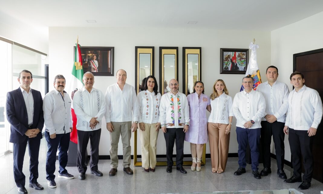Firma Mónica Villarreal Pacto por la Prosperidad, la Justicia Económica y la Seguridad en Tampico
