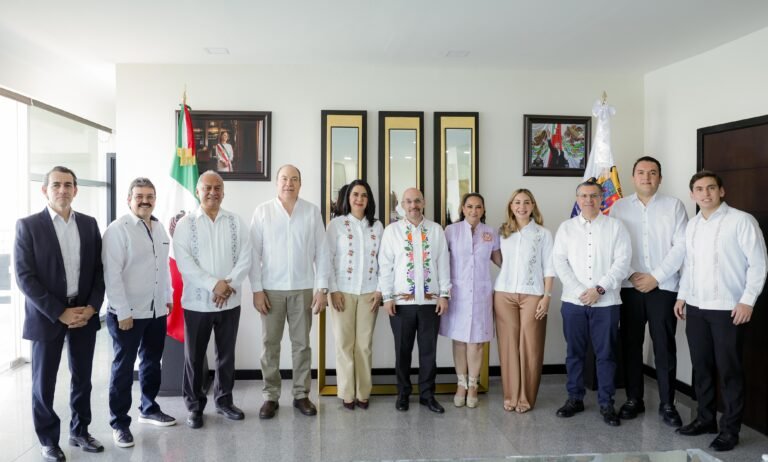 Firma Mónica Villarreal Pacto por la Prosperidad, la Justicia Económica y la Seguridad en Tampico