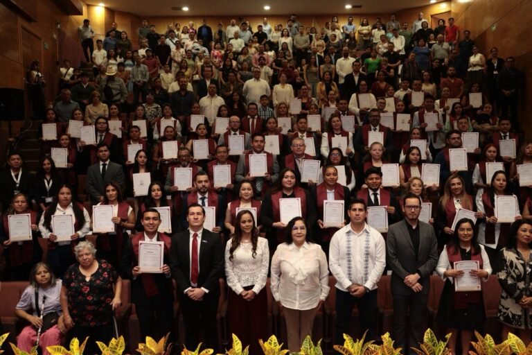 Instituto Consorcio Clavijero formaliza el grado académico de 106 egresados