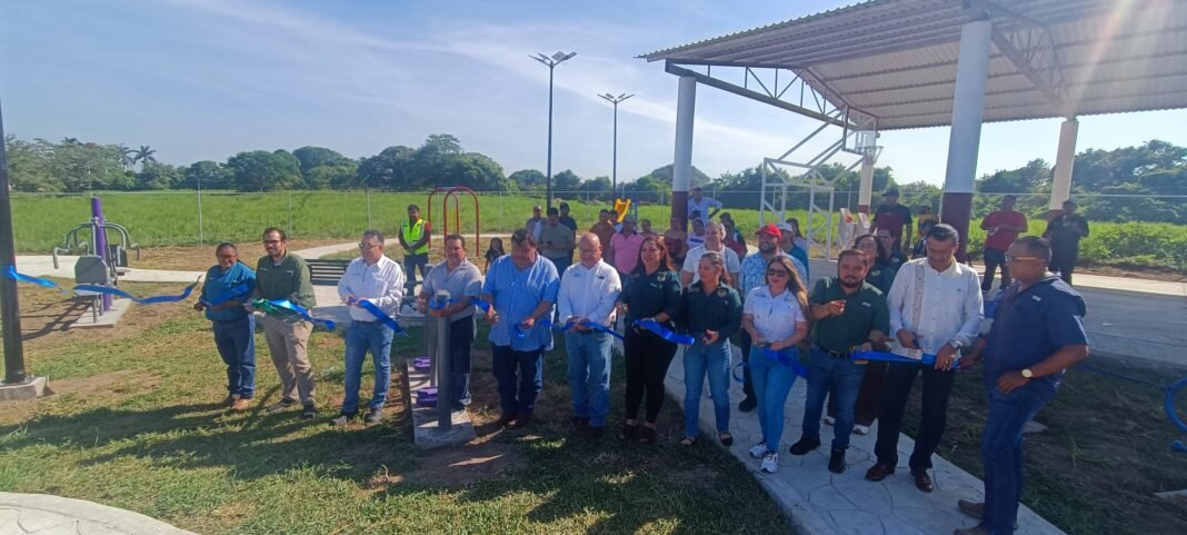 Inauguran parque infantil en el Kilómetro 100 de Tampico Alto