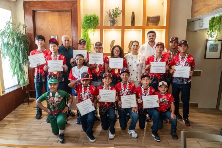 Reconoce Mónica Villarreal a campeones tampiqueños de béisbol