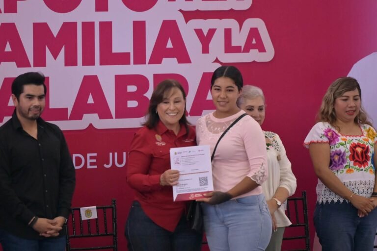 Entrega Gobernadora 5 mil apoyos a la Palabra y a la Familia