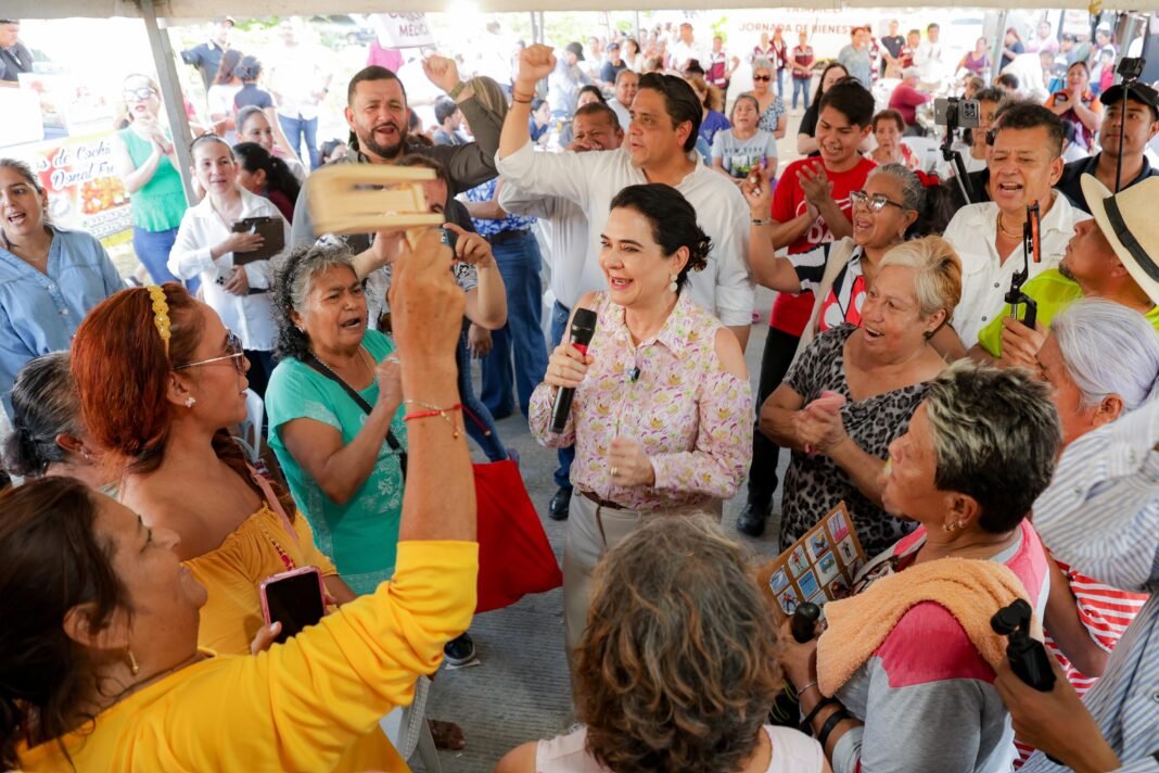 Acerca Mónica Villarreal servicios y programas a familias de la Borreguera