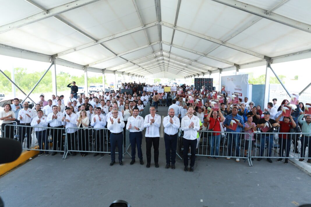 Inaugura Américo obra vial y entrega escrituras a familias matamorenses