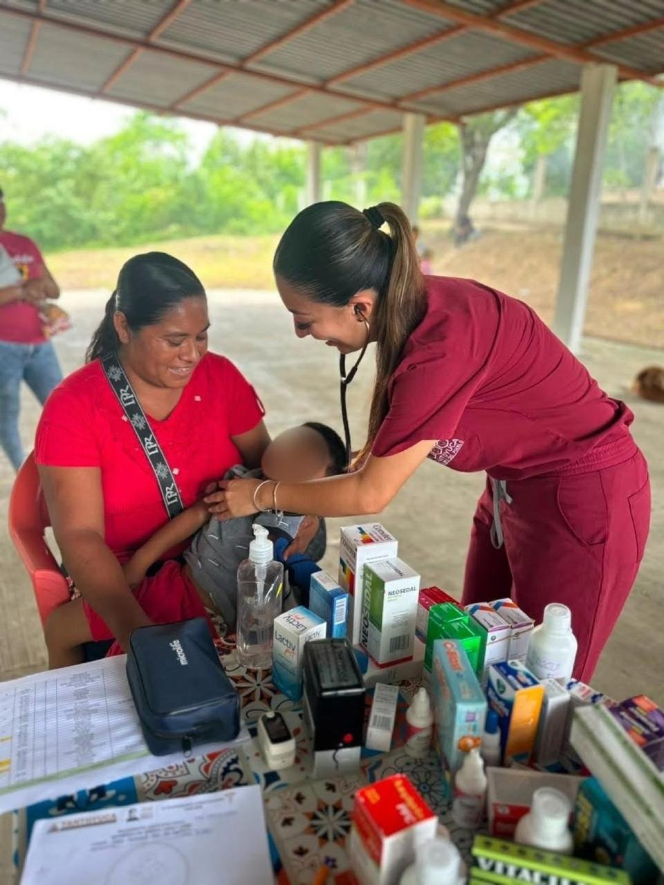 Brigada de Salud lleva atención médica gratuita a familias de Guayabo Chico, en Tantoyuca