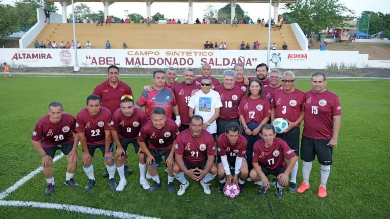 Inaugura Armando Martínez moderno campo sintético en la Unidad Deportiva