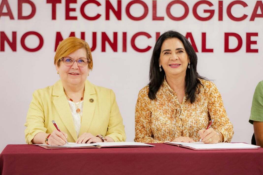 Firma Mónica Villarreal convenio con la Universidad Tecnológica de Altamira para impulsar la innovación turística mediante TampIA