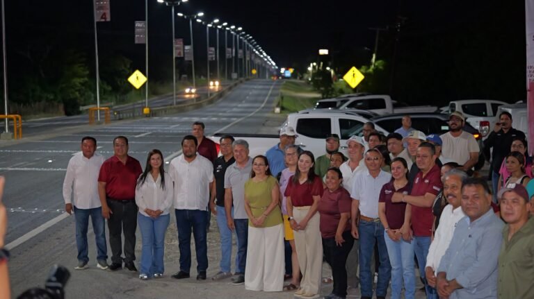 Ilumina Armando Martínez tramo carretero de Estación Esteros