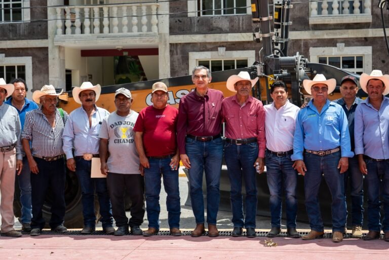  Acuerda Américo programa conjunto para rehabilitar caminos rurales de Jaumave