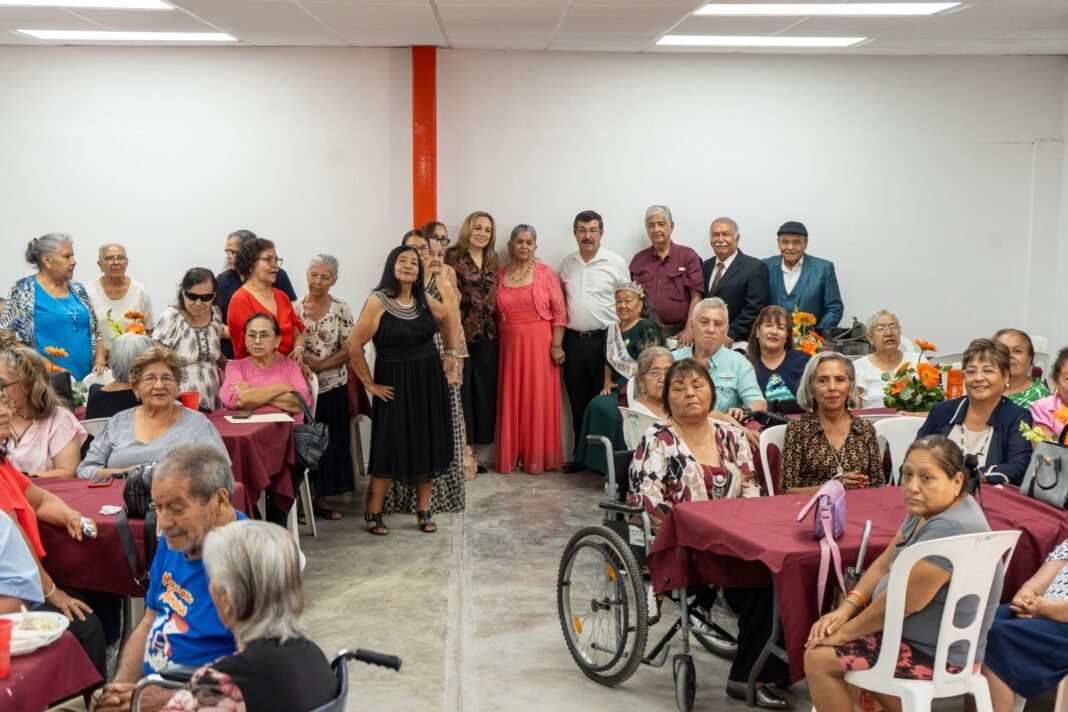 Celebra la UAT a adultos mayores del COMASS con nuevas instalaciones y emotivo festejo en su día