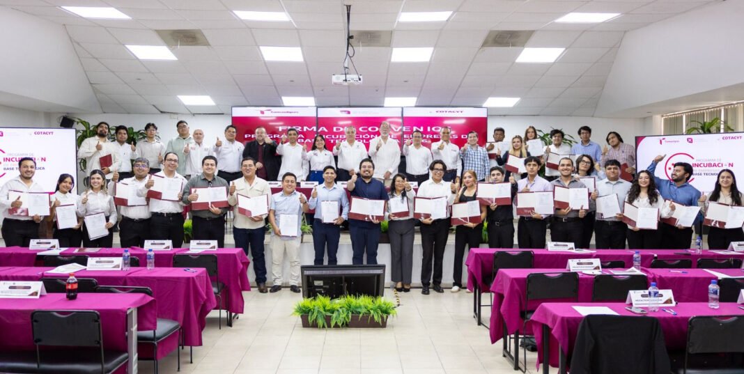 Becan a estudiantes de la UAT para el desarrollo de proyectos de base tecnológica