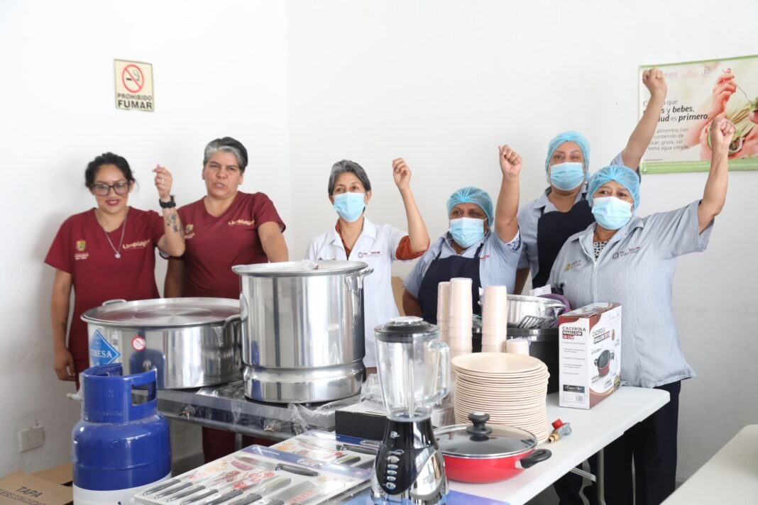 Gobierno de Veracruz cumple petición de trabajadores del Hospital General de Córdoba, entrega de cocina