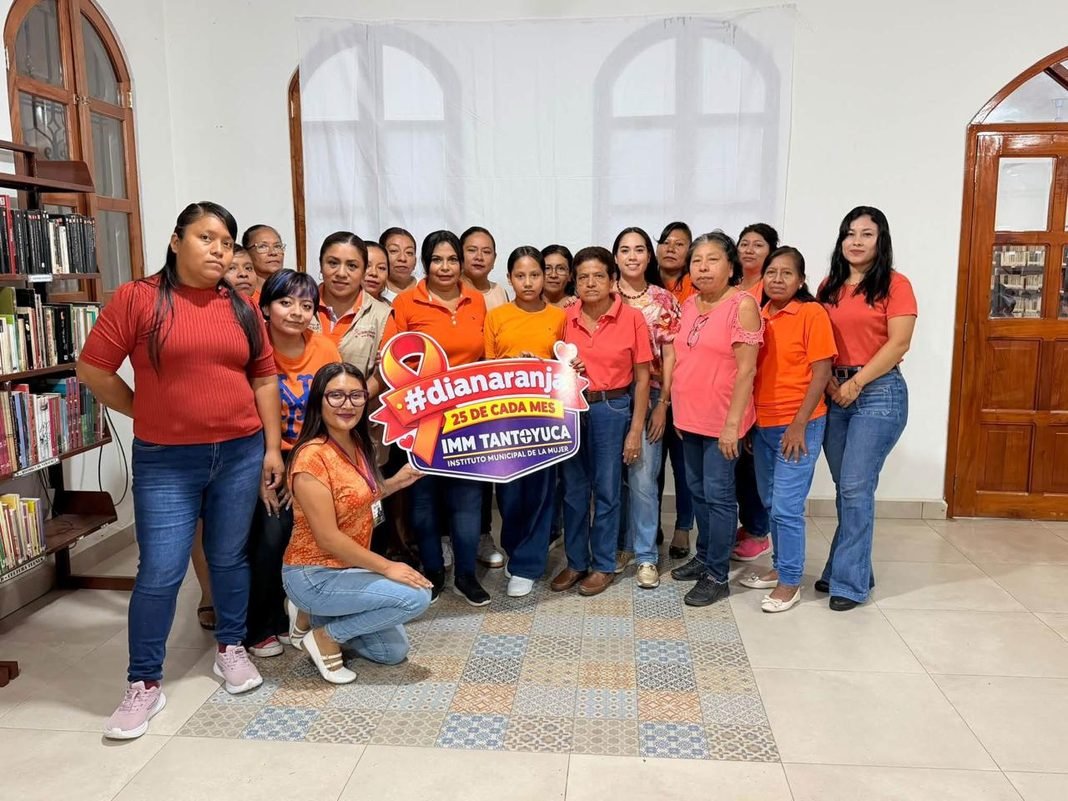 Impulsan emprendimiento de mujeres con taller de “Rosas Eternas” en Tantoyuca