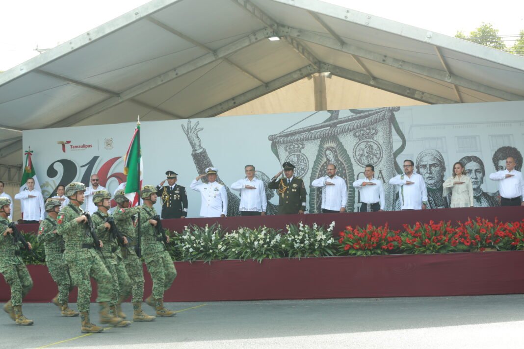 Américo preside desfile cívico-militar por el 216 aniversario de la Independencia de México