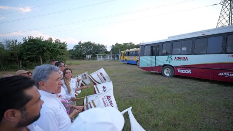 Con transporte gratuito, respalda Armando Martínez a estudiantes de Altamira
