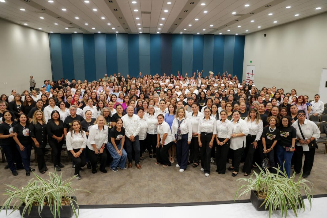 Mónica Villarreal reconoce e impulsa a 550 mujeres por concluir cursos de capacitación