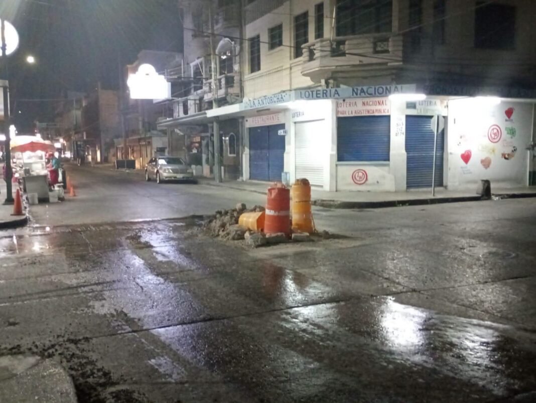 COMAPA SUR ABANDONA SOCAVÓN A UNA CUADRA DE LA FISCAL