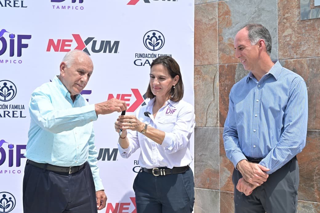Recibe DIF Tampico camioneta Nissan Urvan 2026 por parte de la Familia Garel Nexum