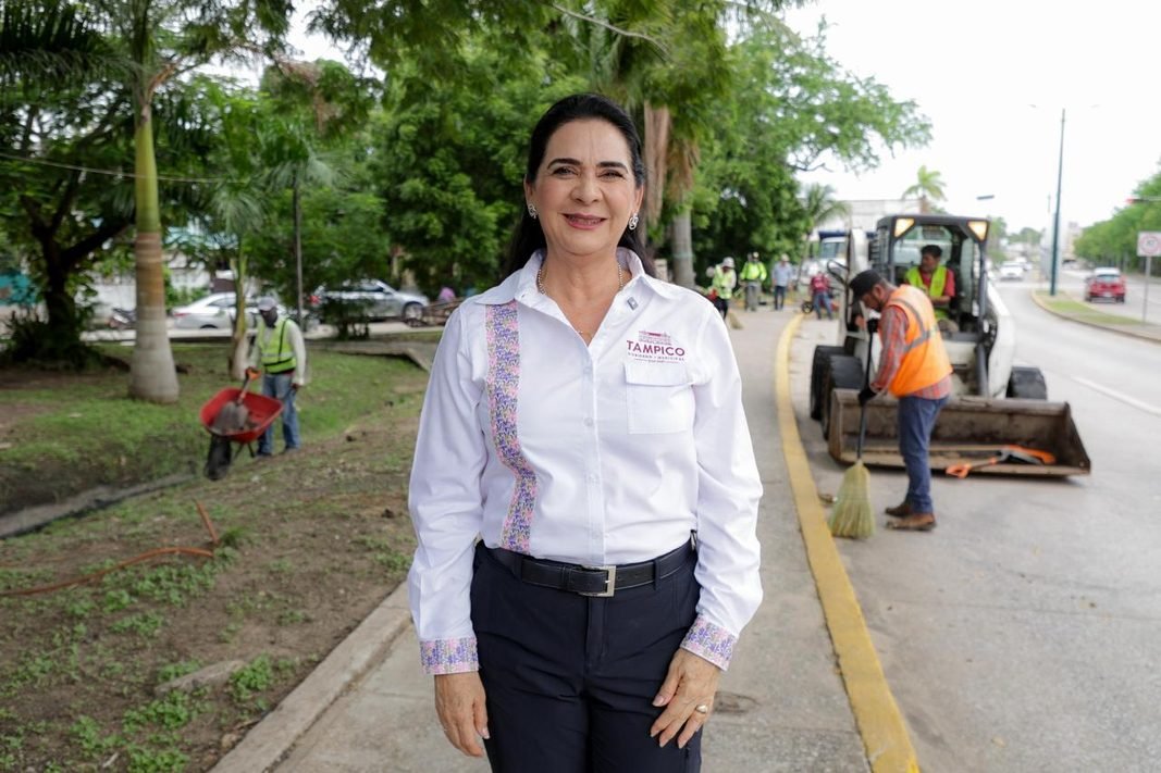Supervisa Mónica Villarreal mantenimiento de canales pluviales
