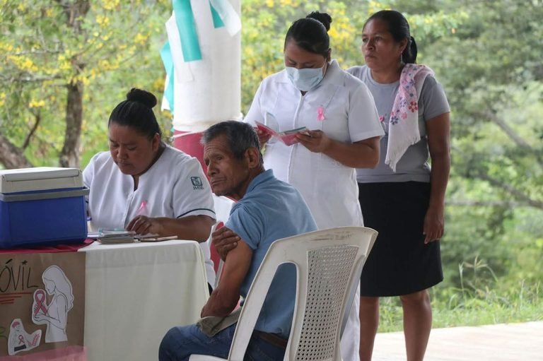 ACERCAN SERVICIOS DE SALUD Y VACUNACIÓN A FAMILIAS DE TANTOYUCA