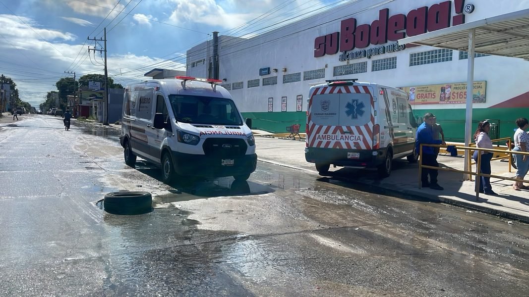 ¡ARDIÓ CASA JUNTO A SUPERMERCADO EN MADERO!