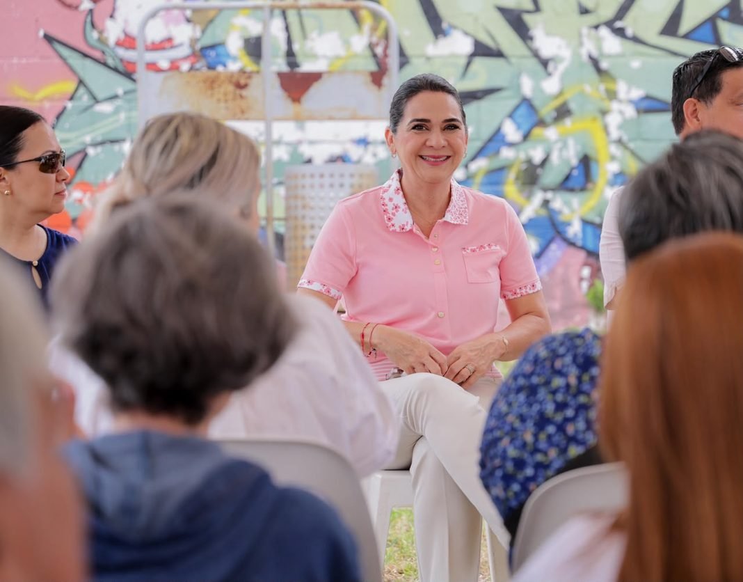 Mónica Villarreal acerca atención y estudios de prevención durante el Mes Rosa
