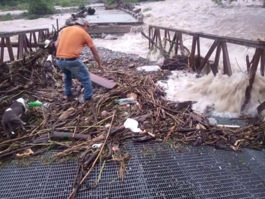 Habitantes de Ilamatlán demandaron a la federación y al estado la construcción del Puente Chahuatlán