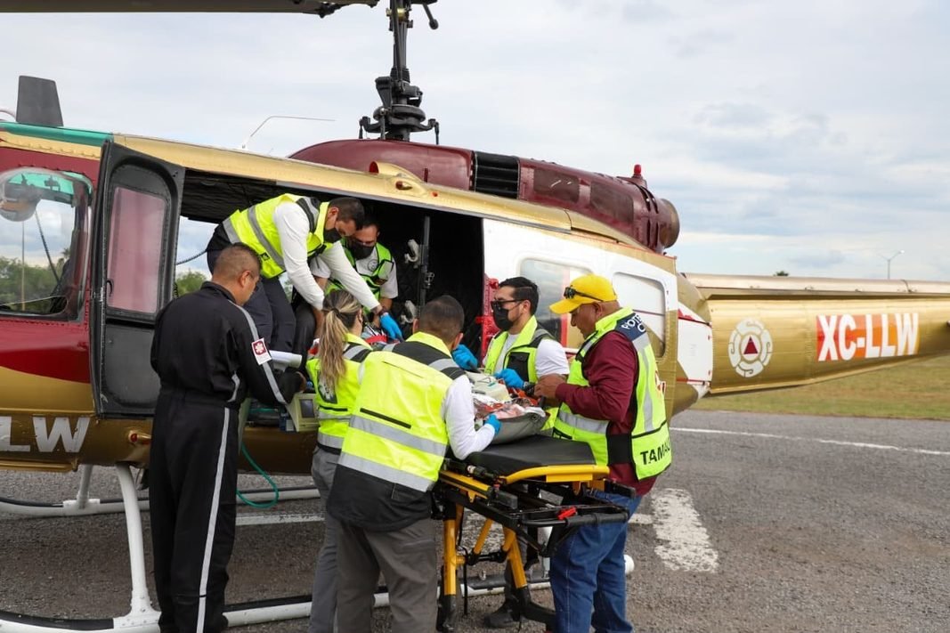 Trasladan en aeronave médica a paciente a unidad de quemados del Hospital General de Victoria
